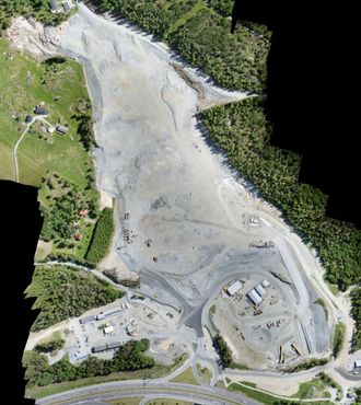 Slik ser Åsland riggområde ut fra luften per dags dato (juni 2015). Adkomsttunnelene går har inngang nederst til høyre på bildet.