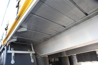 Selvbærende aluminiumsgulv og rammevange i aluminium.