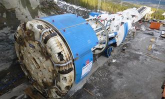TBM-en er tilbake i norsk natur. Her er Robbins-maskinen på 600 tonn klar til å