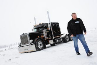 Sørlie har en amerikansk lastebil av merket Peterbilt 1983 modell har han stående i en låve hos en kamerat. Den har han også bygget opp selv.