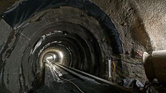 Verdens lengste jernbanetunnel skal stå ferdig i 2025 og åpnes for trafikk året etter. Men allerede nå er 30 km tunnel drevet. Hovedtunnelen får to løp.