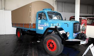 Magirus-Deutz Mercur 120 AL kjøpt i 1963. Egenvekt 6015 kg. Tillatt totalvekt 7419 kg. Topphastighet 75 km/t.