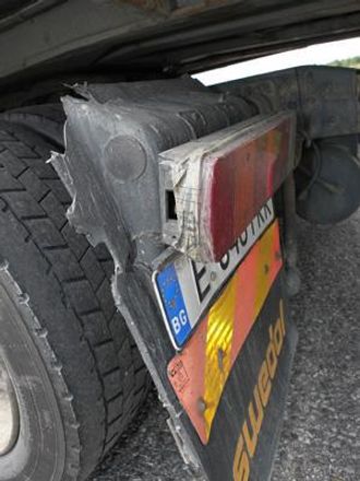 «Quick fix 2»: Tape er også en vanlig reparasjons-metode på denne Volvo-en.