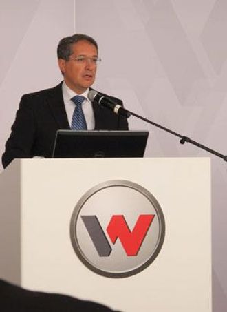 Konsernsjef Cem Peksaglam hilste fagpressen velkommen og hadde åpningsforedraget under selve innvielsen