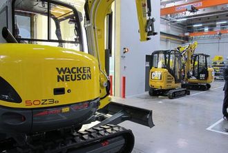 Produksjonen av Caterpillars minigravere opp til 3 tonn er kommet i gang og legger beslag på en av seks produksjonslinjer ved siden av Wacker Neusons gravere.