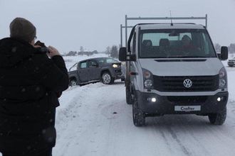 Når det har gått rett frem i en sving er det godt å ha en Crafter 4x4 for å trekke Amaroken opp på rett kjøl igjen.