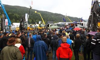 Folkefest hos Volvo Maskin i fjor. I år vil de gjenskape suksessen.