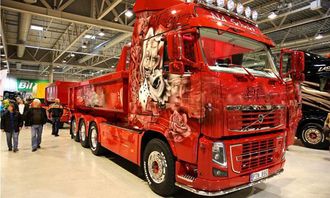 Richard Jakobsson sin røde godbit av en Volvo FH16 kom på tredjeplass i Scandinavian Truck Trophy 2012.