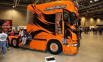 Lasse Hansen sin Scania R500 Longline har godt volum på hytta.