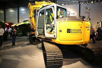 Den største gravemaskinen på Agroteknikk 2012, var denne New Holland E135B LC-Version-J (15,3 tonn).