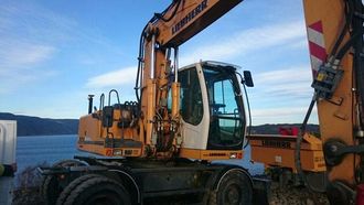 Liebherr-maskinen til HTR Graveservice ble ribbet for lys og diesel i løpet av helgen.
