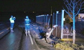 Sjåføren kom seg opp av grøfta med bilen og stakk fra stedet.
