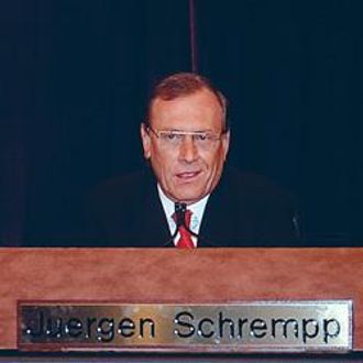 For Daimler-Benz AG ble Euclid en maskin som ikke passet inn i bilprodusentens filosofi, og etter kort tids eie var det dagens konsernsjef, Jüergen Schrempp, som fikk i oppdrag å selge Euclid. Etter to år fant han løsningen. Euclid gikk til Clark Equipment Company.