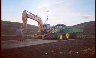 Fra Espen Smedås: Parkert for kvellen! :-) #Caterpillar #cat #330c #johndeere #8360r #fjernstyrt #Remote #controlled #Hjerkinn #Dovre #hfksletta #gjermundshaug #atno