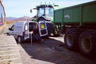 Fra Espen Smedås: Når det e #tskjortevær i sept. på #1050moh må det bære #grilles! #hjerkinn #johndeere #8360r #Caterpillar #330c #fjernstyrte #maskiner #Opel #rallycombo #gjermundshaug.no #gilde #størstgrill #Idun