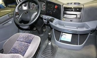 Glimt fra interiøret i Kamaz med Axor-førerhus, hvor det ikke er vanskelig å kjenne igjen Axor-look'en.