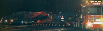 Transportene forgår oftest på natten da den øvrige trafikken er til vesentlig mindre hinder for et gigantvogntog på 72 meter og 500 tonn.