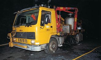 En Volvo FL7, innleid fra Nitro Nobel, benyttes som ladebil.
