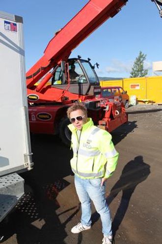 Salgskonsulent Roger Furuseth sørger for at alt Alpine Bau har leid av Utleiecompagniet blir hentet.
