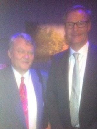 Vår redaktør Bjørn Eilert Eriksen (t.v.) i samtale med Volvos konsernsjef Olof Persson.