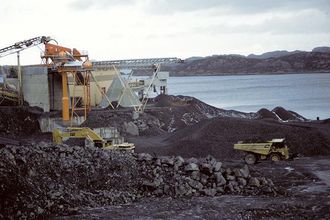 NorStone på Askøy ligger ved sjøen og 95% av produksjonen transporteres med skip.