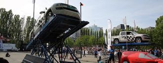 Gjermund hadde bilen i balanse på vippen allerede før Trygve kunne kjøre opp for å få bilen i vannrett posisjon. Etter 2 minutter sto begge bilene fremdeles i vannrett stilling og seieren var i boks for Gjermund.