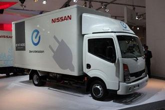 Konseptbilen e-NT400 er basert på Nissan Cabstar og benytter mye av teknologien fra Nissan Leaf.