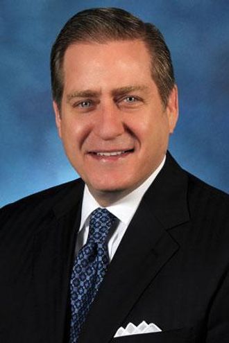 Lawrence E. Dewey, toppsjef i Allison Transmission, er glad for avtalen med Dana Holding Corporation og Fallbrook Technologies.