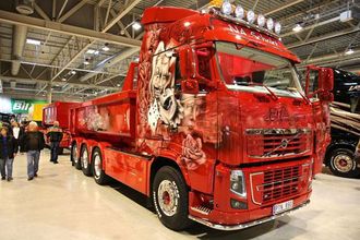 «El Chicano» er en Volvo FH16 som eies av Richard Jakobsson fra Sverige. Den tok tredjeplassen i Scandinavian Truck Trophy 2012 etter først å ha vunnet utfordrerklassen.