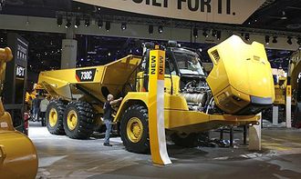 Den nye C-serien med rammestyrte dumpere består a 725C, 730C, og 730C EJ ejector. De to sistnevnte kommer med antispinnsystemer.
