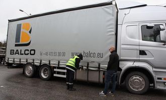 Dieselsjekk som ble bestått på denne svenske lastebilen.