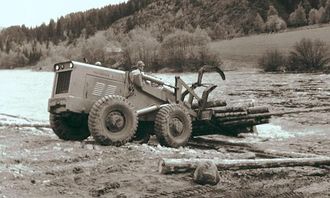 Tømmerutslag med hjullaster i 1958, dengang en revolusjon i tømmerhåndteringen.