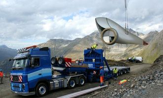 Omlasting fra semitrailer til transportmodul 800 meter før ankomst til monteringsstedet.