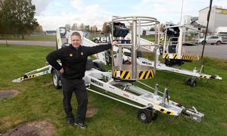 Rognlien leier ut to lifter: En Dino 120T (12 m) og en Dino 135T (13,5 m).
