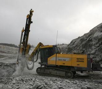 GPS-styring av boreriggene er nødvendig for driften i Brønnøy Kalk. Selskapet har to slike Atlas Copco F9C-rigger, samt én ny Atlas Copco T40.
