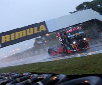 Renault har gjennomført årets Truck Racing med stil og heder - her på en ekstremt regntung Le Mans.