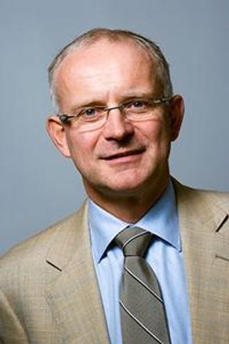 Konsernsjef Harald Rafdal selger unna i Mesta Entreprenør.