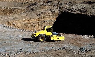 Bomag-vals benyttes til kompakteringen.