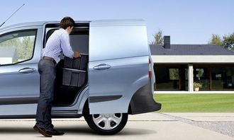 Ford Transit Courier har skyvedør.