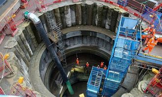 Også Farringdon Station bygges dypt under bakken.
