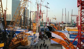 Bauma China vokser. Dette bildet viser bare et hjørne av utstillingsområdet ute, og i tillegg er det 17 store haller man kan boltre seg i.
