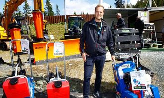 Produktansvarlig Rasco i Bulder Utstyr AS, Karl Andre Stenevik, hadde blant annet med et Rasco-skjær, og komprimatorer og asfaltsager fra italienske Fastverdini på Mefa 2014.