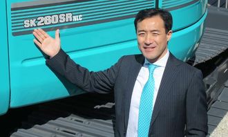 Adm. direktør Makoto Kato i Kobelcos europaorgaisasjon relanserte Kobelco i Europa under Bauma.