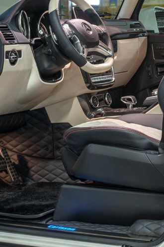 Individuelt tilpasset interiør fra Carlsson Autotechnik gjør at ingen av CG63 6x6 nødvendigvis blir like.