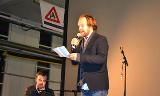 Jon Niklas Rønning (Fra Bye og Rønning) sto for underholdning og morsomme parodier.