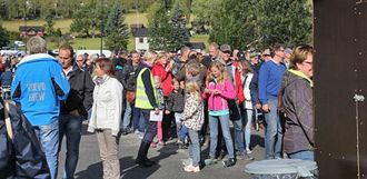 Allerede fra fredag formiddag var det lange køer utenfor hovedinngangen på Dyrskuplassen.