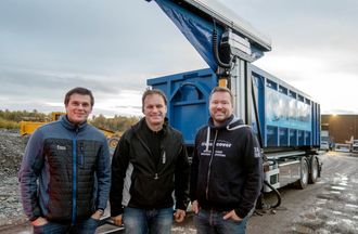 Både Christian Riise fra Maur (til venstre), Trygve Løvås og Peter Selander fra produsenten Ängsgården, var fornøyde med resultatet.