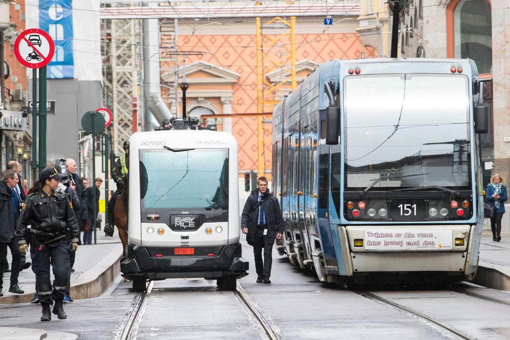 Kan jeg ta med skytevåpen, våpen eller ammunisjon i bagasjen min?