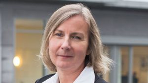 Elisabeth-Aarsather_16.300x169.jpg