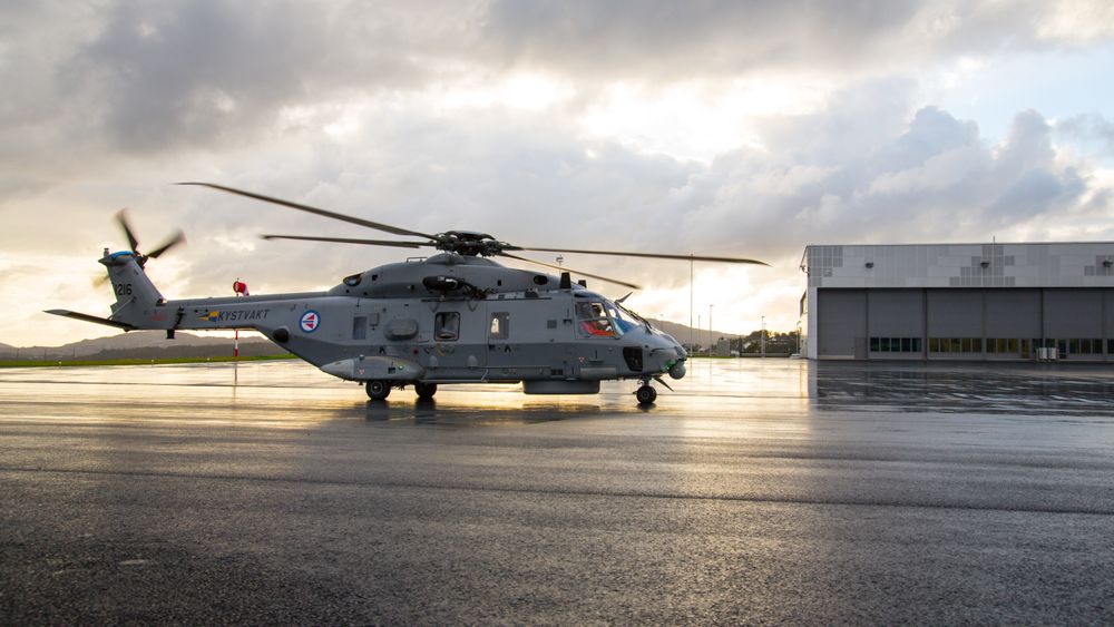 Første helikopterlanding med NH90 på Haakonsvern orlogsstasjons nye helikopterbase.
